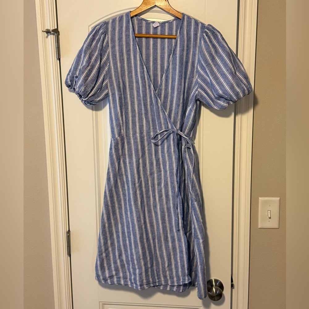 Old Navy Blue and White V-Neck Puff Sleeve Midi Dress